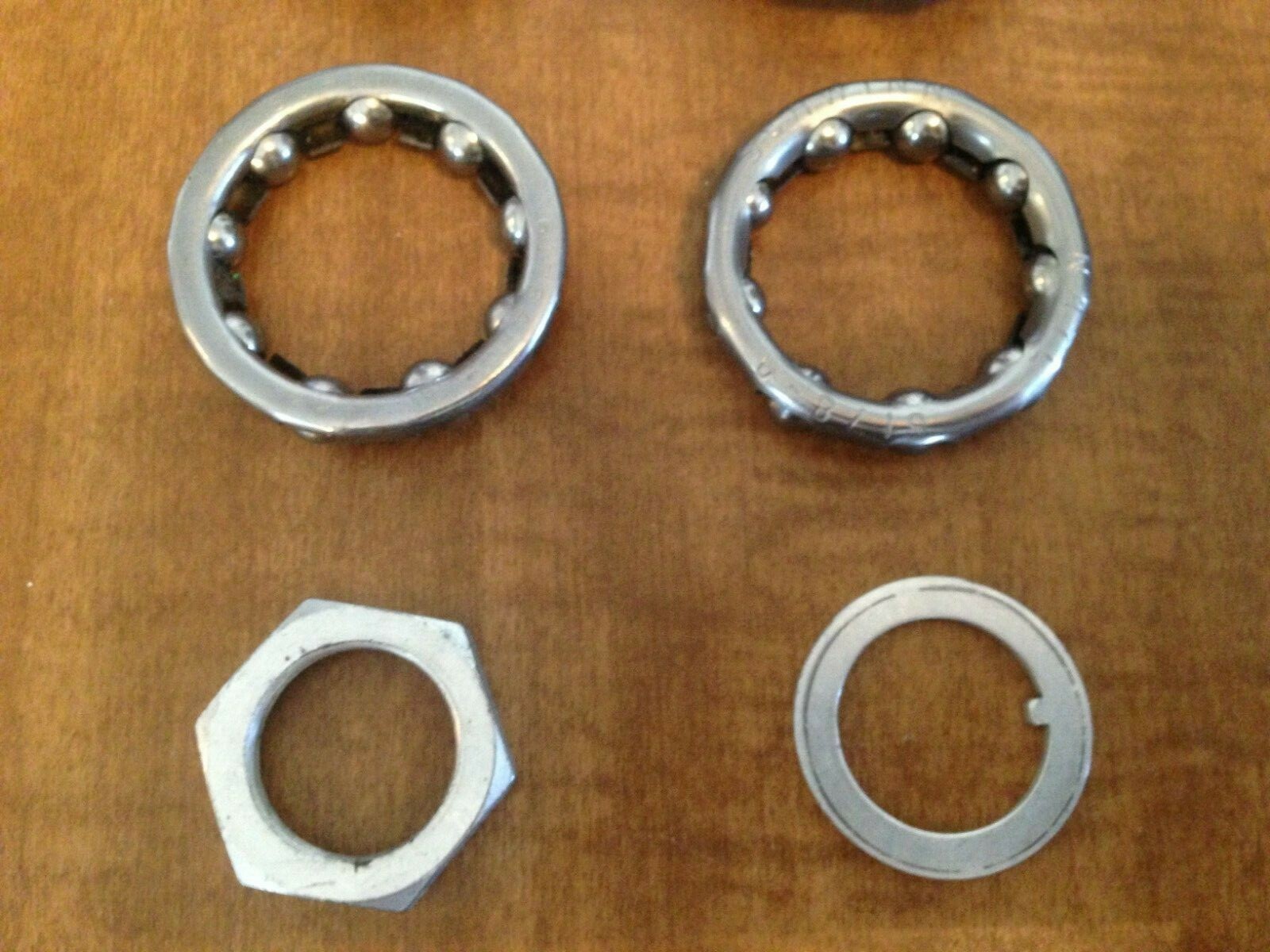 SCHWINN BOTTOM BRACKET SET    - BAG (HS4)