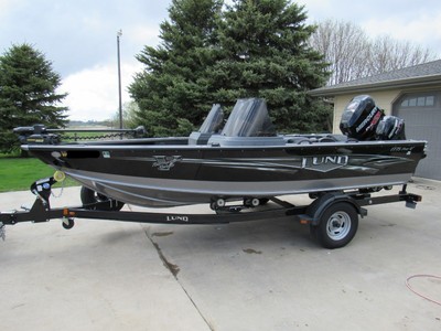 2014 1775 Lund Pro-V SE Dual Console Walleye Fishing Boat Like New Condition