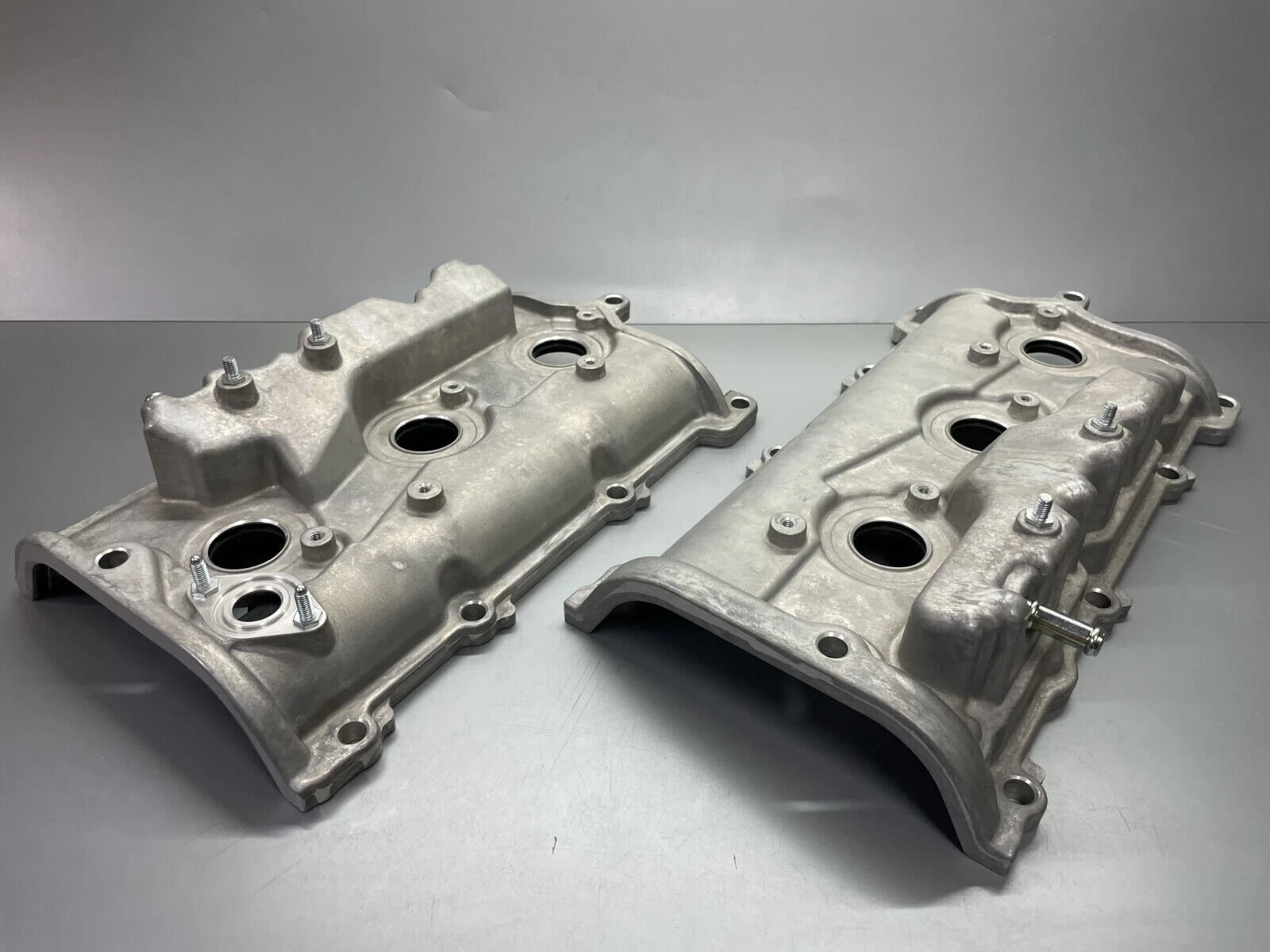 Genuine Nissan GT-R R35 VR38DETT Valve Cover Pair 13264 Genuine Nissan GT-R R35 VR38DETT Valve Cover Pair 13264