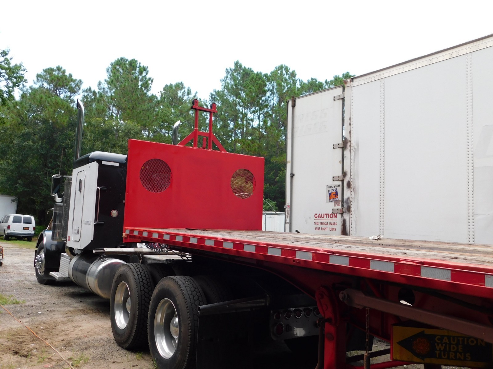 2003 Transcraft w/ Center Crane