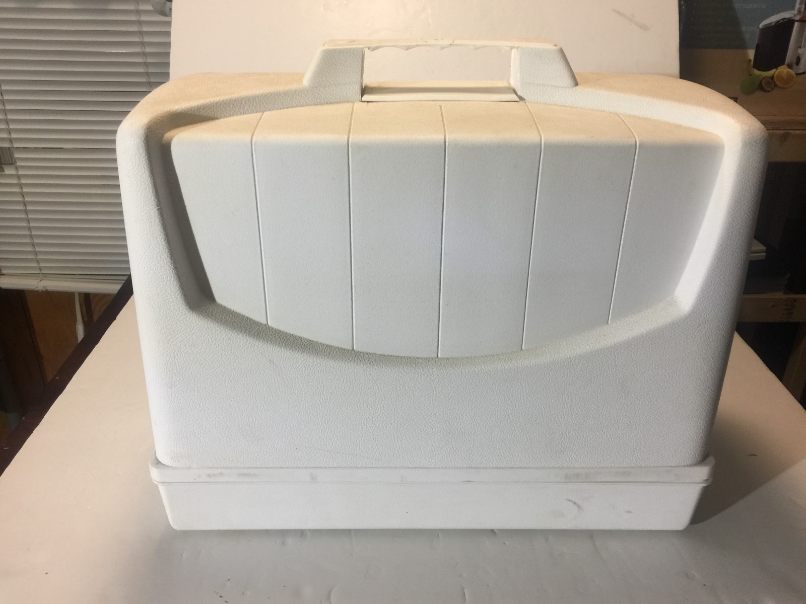 RARE MINT!!!!  SIMPLICITY 2507 SEWING MACHINE with hard case and extras!!!