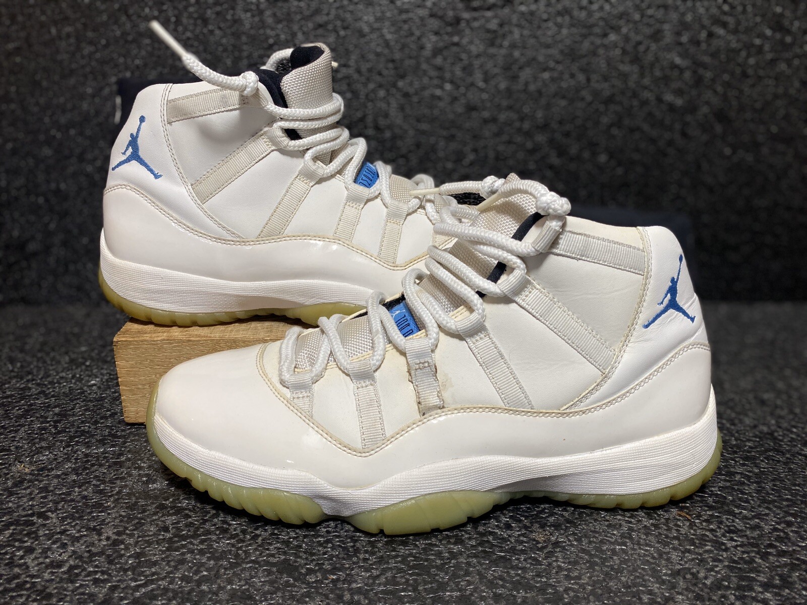 air jordan 11 columbia