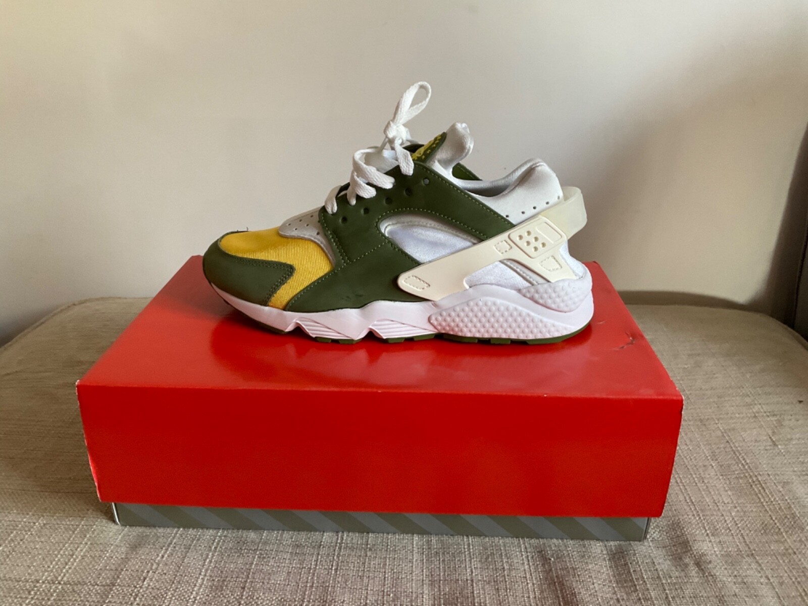 nike air huarache olive stussy