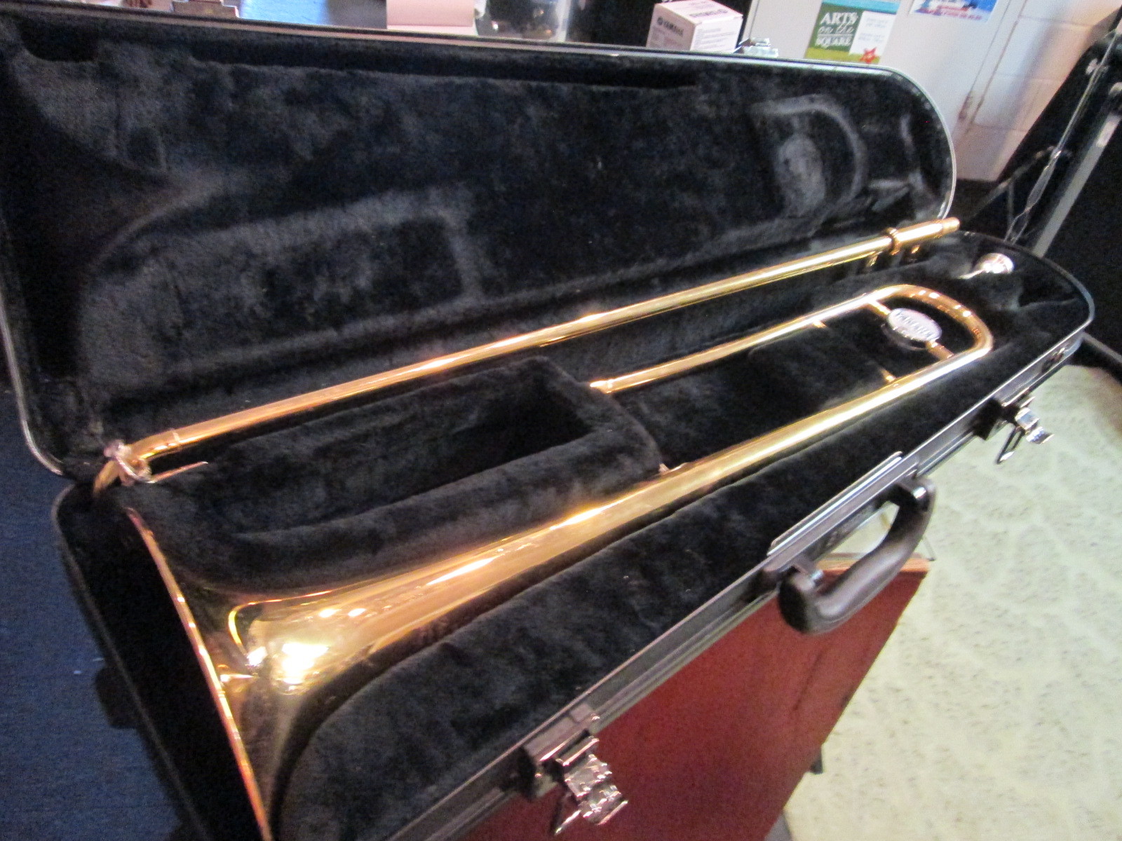 YAMAHA Trombone ysl200ad & Case. This was a little beat