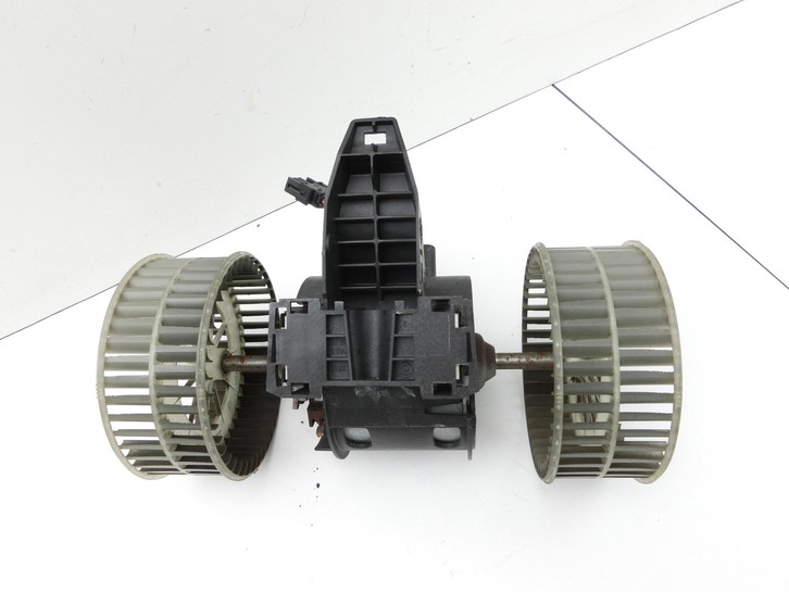 BMW E60 525i LCI 07-10 Gebläsemotor Lüftermotor Heizungsgebläse BMW E60 525i LCI 07-10 06.10.2008 6933910... Vorschau 2