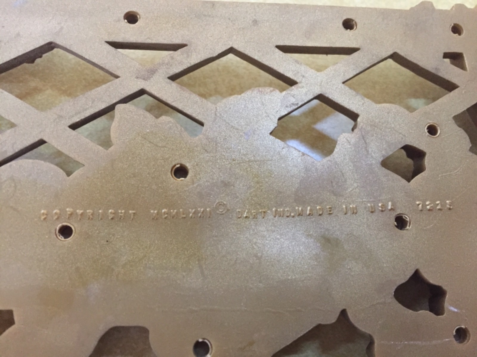 Vtg 2 Four Seasons Hollywood Regency Gold Wall Plaques Dart Syroco Plastic 1971