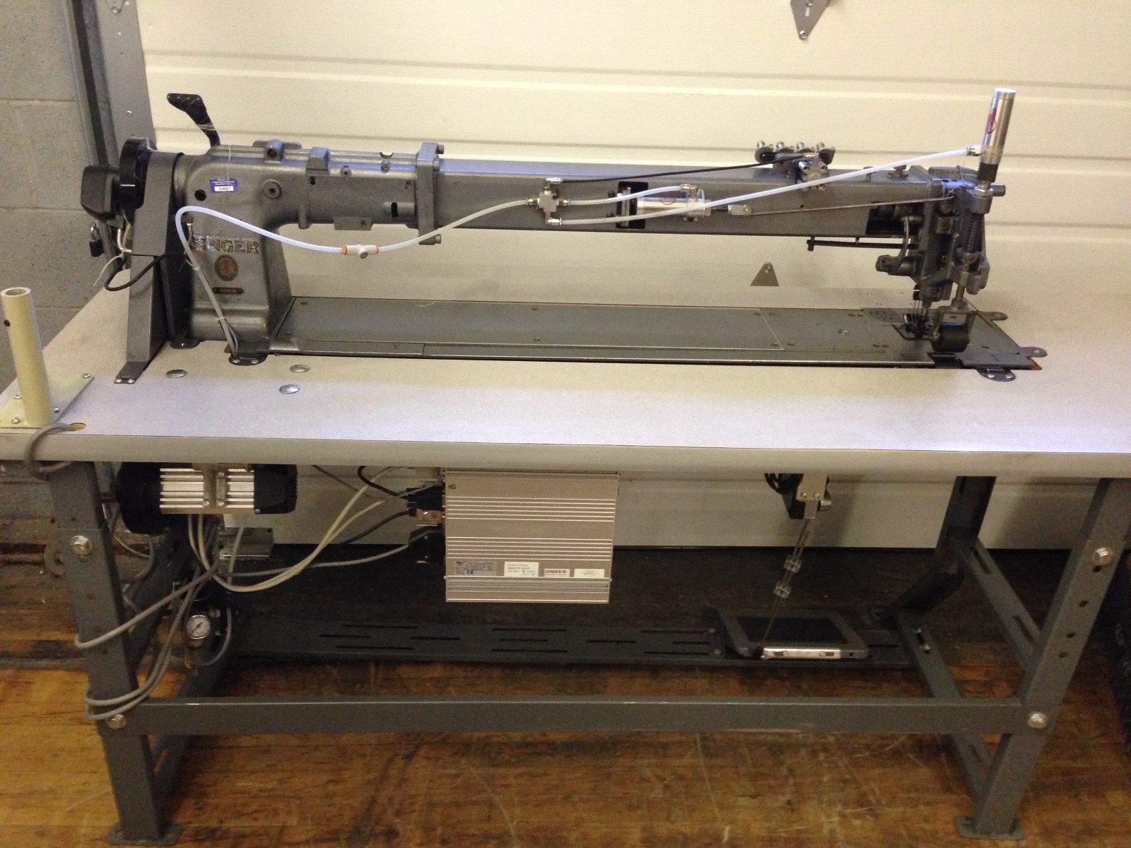 SINGER  340W405 40 INCH EXTRA LONGBED 4 NEEDLE PULLER  INDUSTRIAL SEWING MACHINE