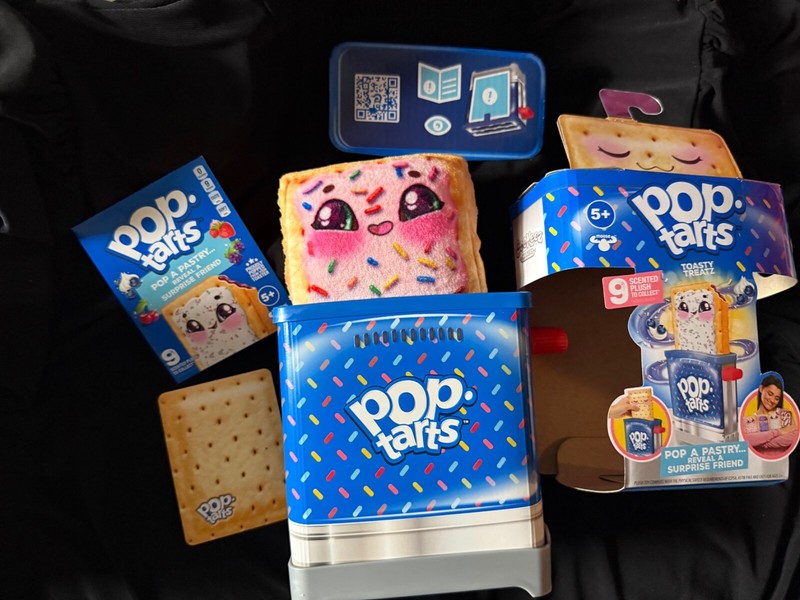 NEW Cookeez Makery Pop Tarts Toasty Treatz Strawberry Milkshake