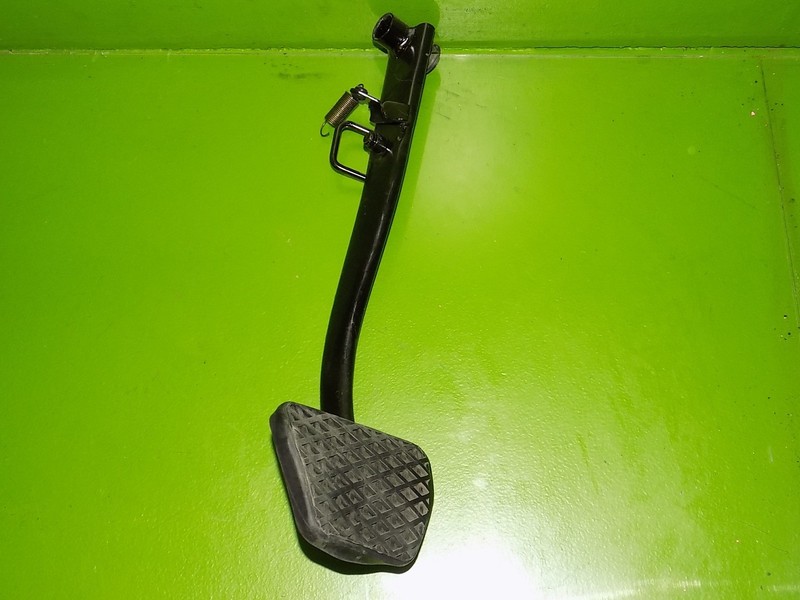 01-05 BMW 325i OEM brake pedal assembly
