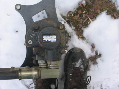 Char-Lynn Orbit Hydraulic Motor Pump  High Volume Skid Loader