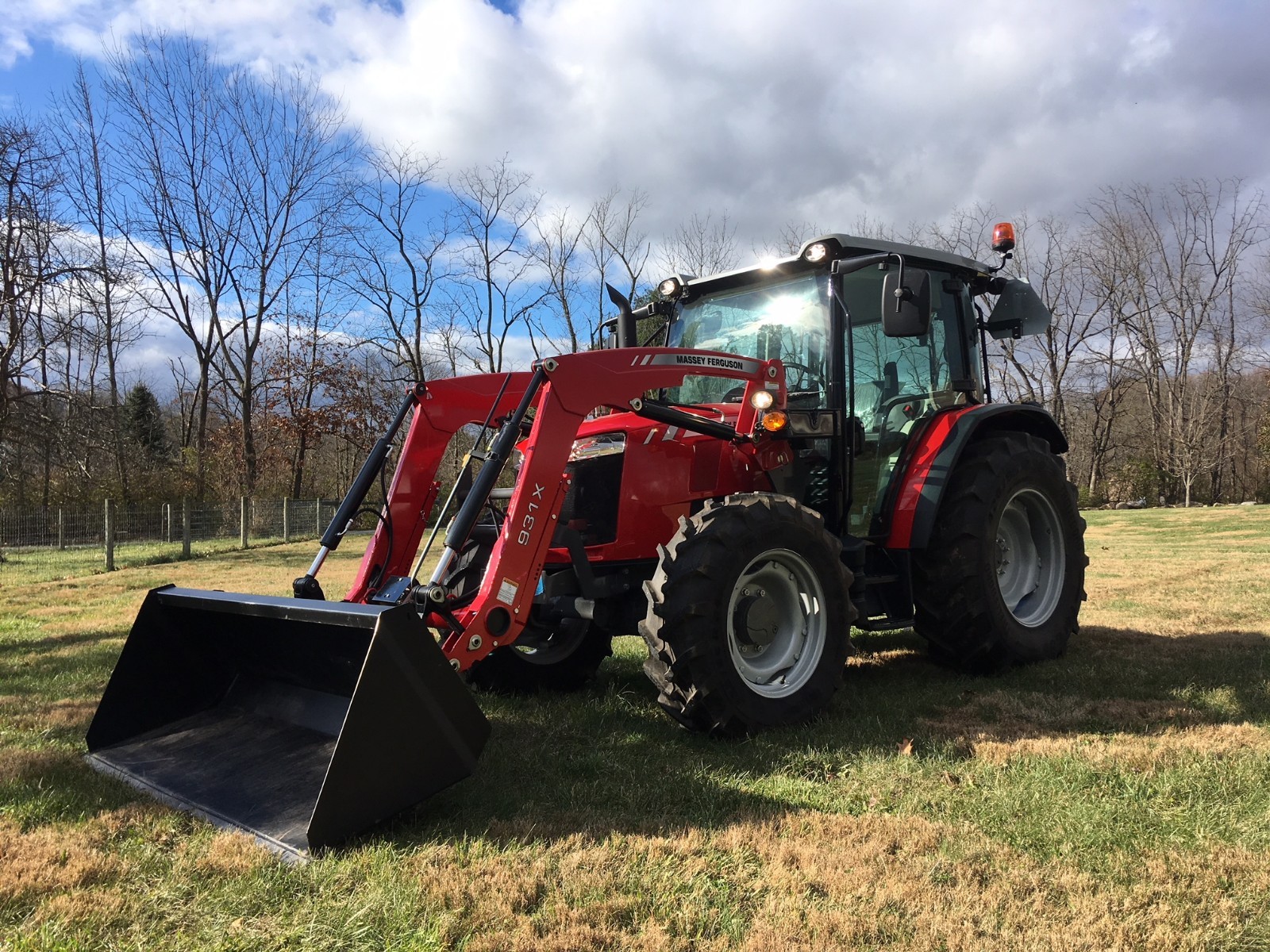 2017 MASSEY FERGUSON 4707 TRACTOR CAB LOADER 4WD 55 HRS SINCE NEW w/MF WARRANTY