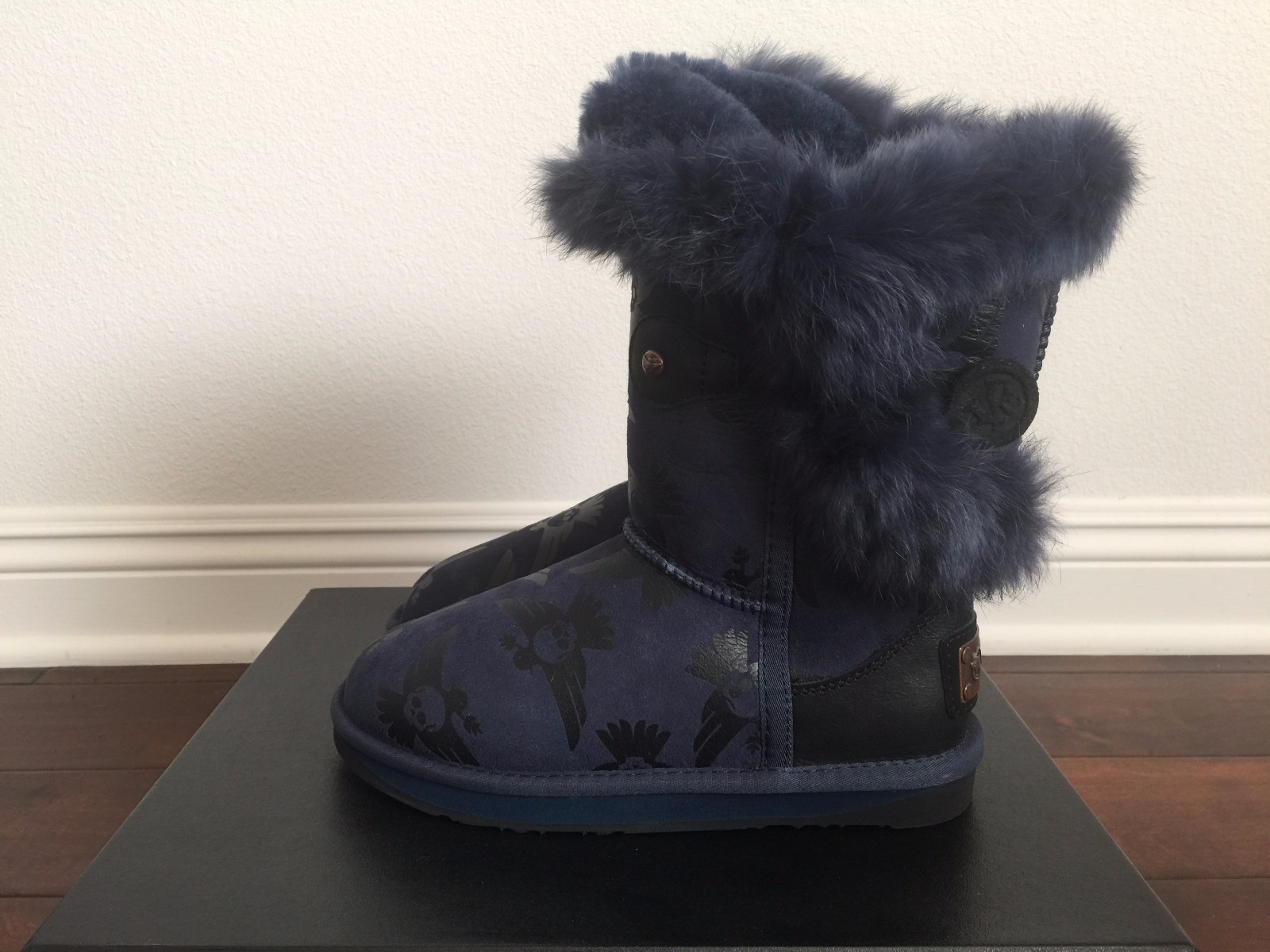 Pre-owned Australia Luxe Nordic Angel Short Sheepskin Skull Dove Iris Boots Free Key Chain