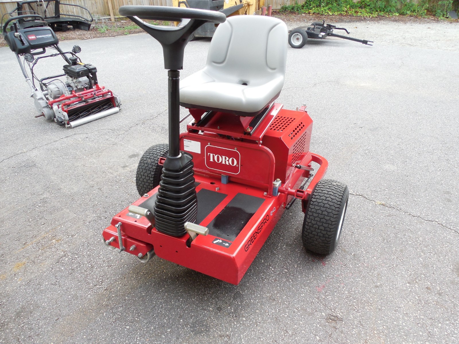 2014 TORO GREENSPRO 1240 W/ HONDA GAS ENGINE 276 HOURS!!  RIDING GREENS ROLLER