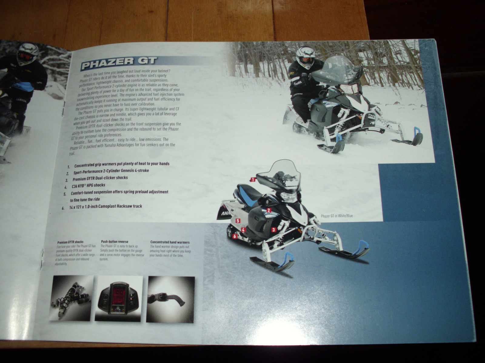 2011 YAMAHA SNOWMOBILE ACCESSORIES & APPAREL SALES CATALOG BROCHURE NICE!!