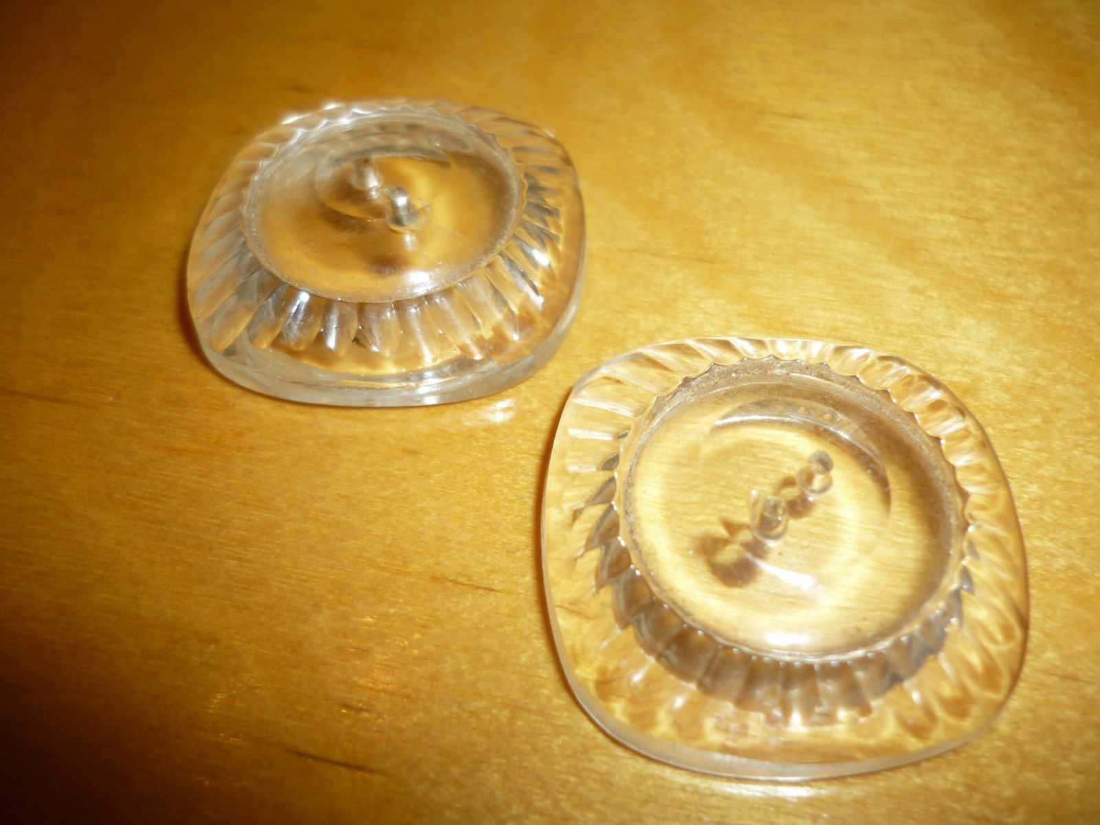2  VGTE MEDIUM CLEAR GLASS  BUTTONS - SQUARE SHAPE -  # 2823