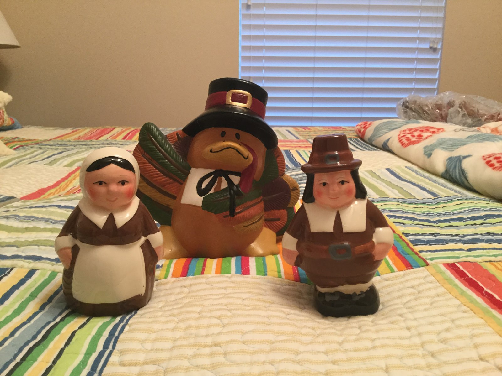 Publix Thanksgiving The Pilgrim Pair Salt and Pepper Shaker Set Encore