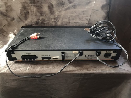 MGA Mitsubishi M-F2200 QUARTZ SYNTHESIZER Tuner Radio AM/FM Stereo R/L RCA