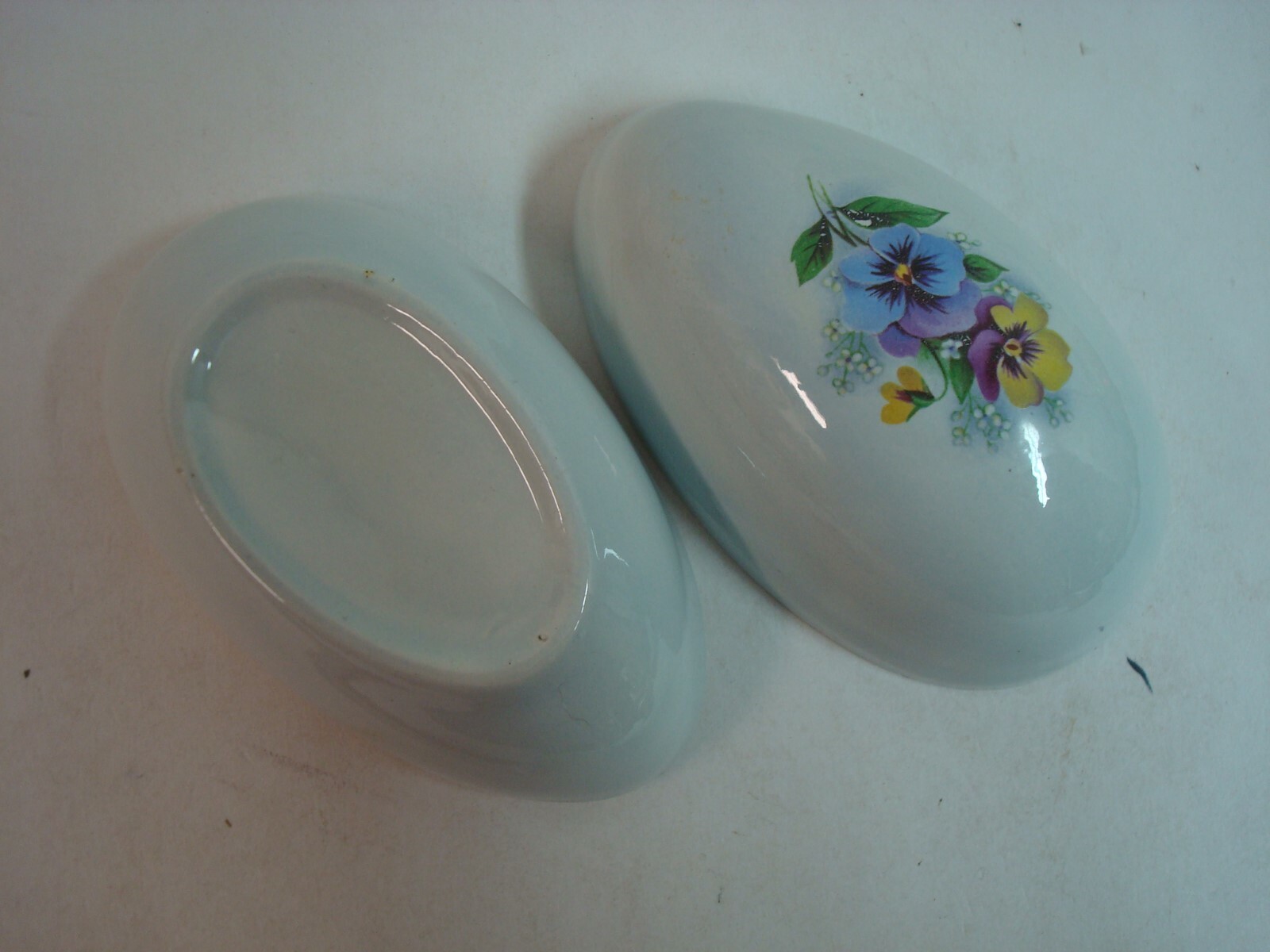 Beautiful Bone China Egg Shaped Lidded Trinket Box , 4 1/2 X 3