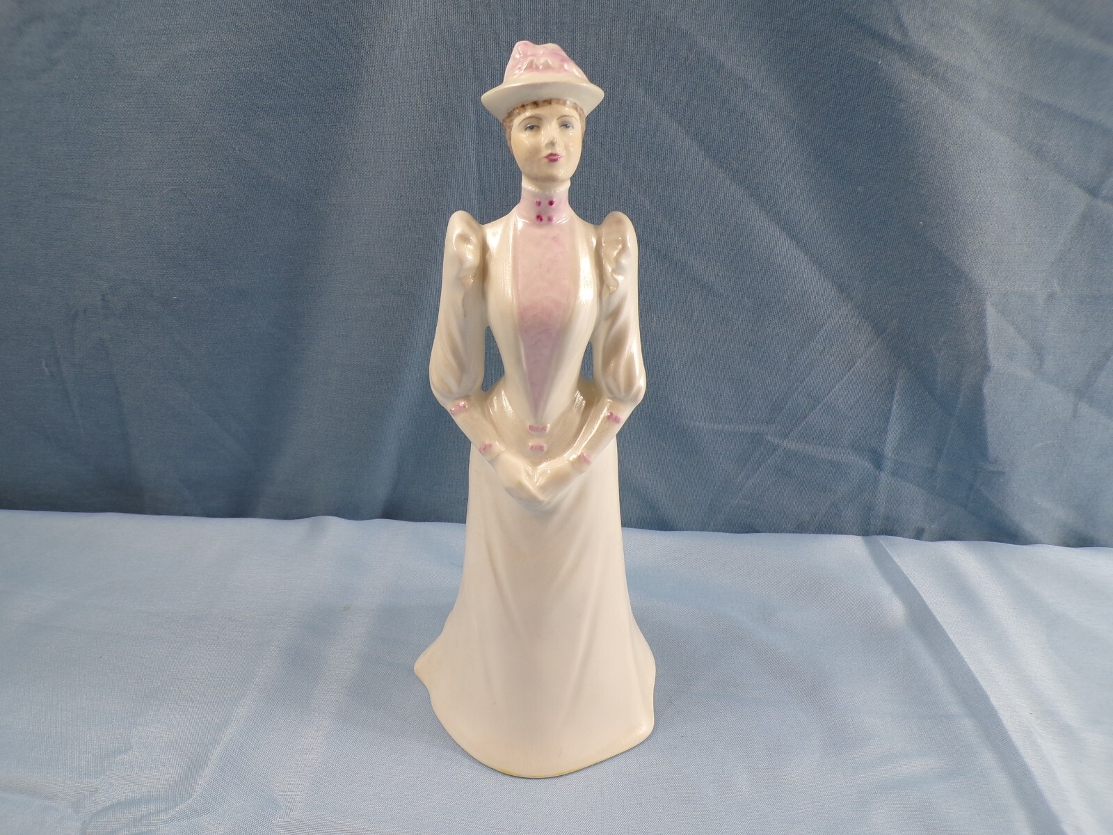 書 Coalport Figurines and Collectables Four Coalport 