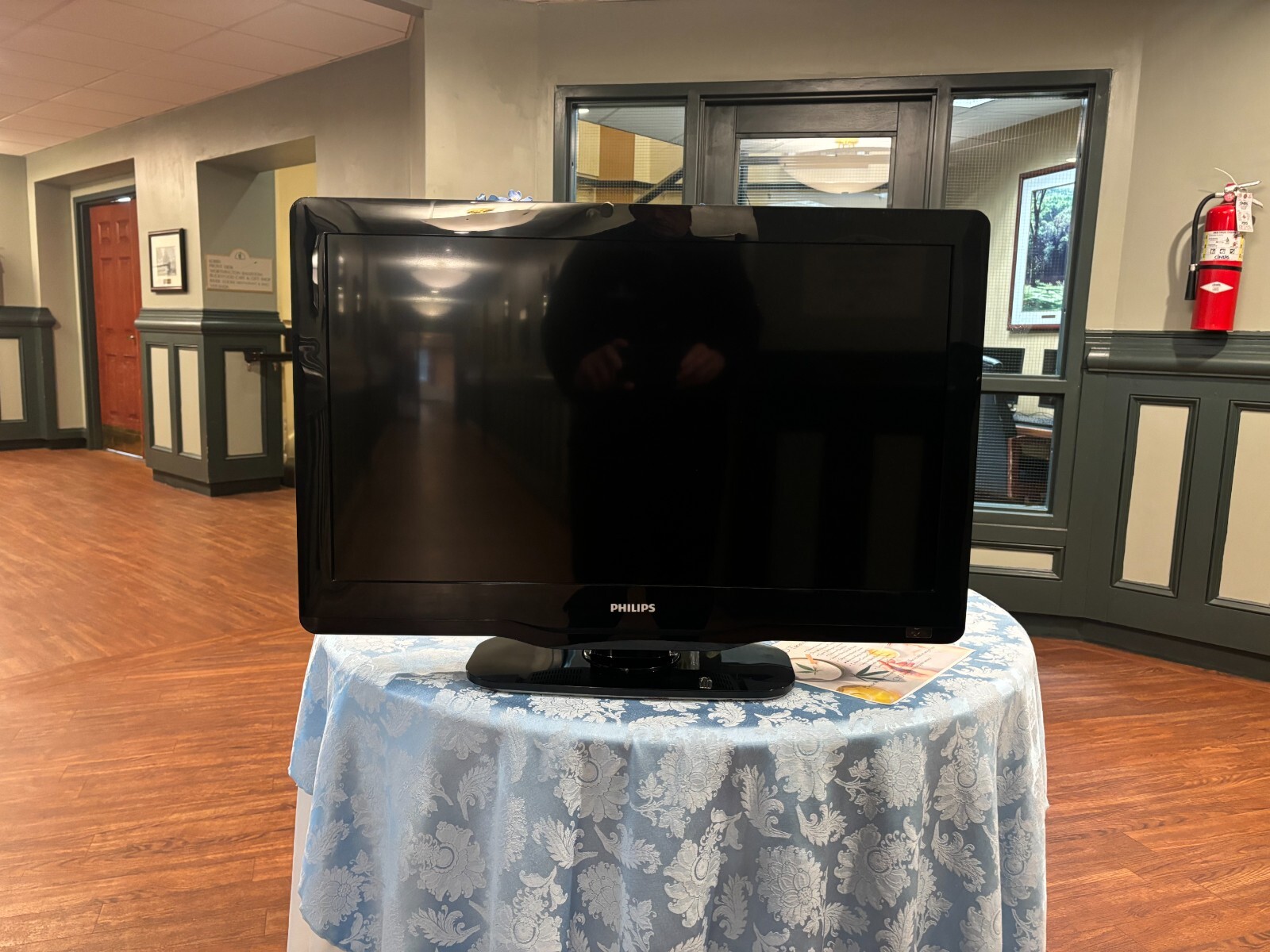 PHILIPS 3LC 3000 ポータブルテレビ 3000 series LCD TV 32PFL3406S/98 | Philips