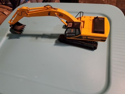 joal jcb 330 diecast excavator metal tracks excellent displayed condition