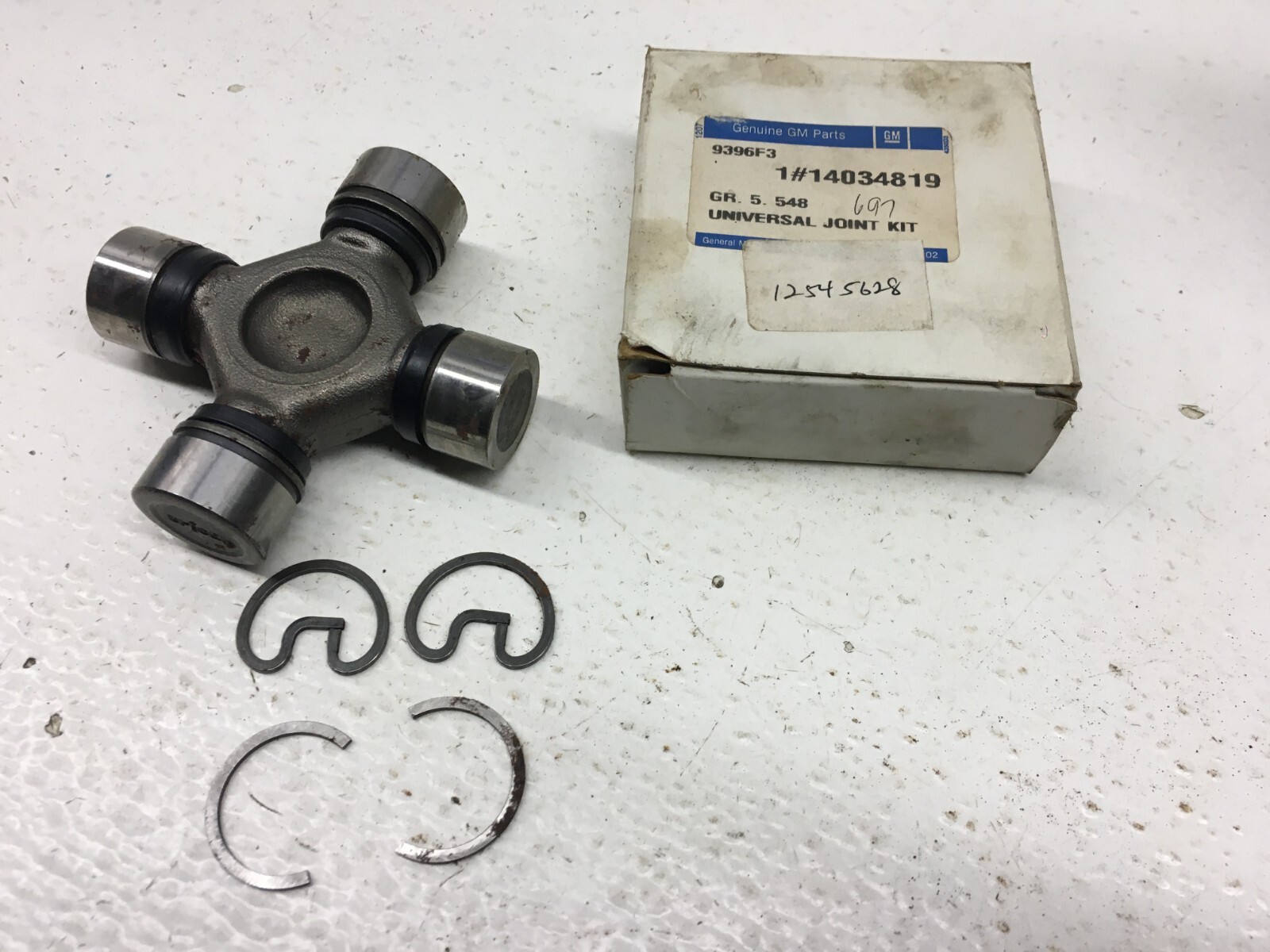 総18m GM NOS 1988-98 Chevy C1500 Tahoe Yukon U Joint