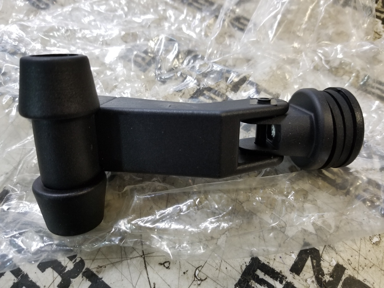OEM CATERPILLAR 8Y-8294 8Y8294 Glass Bond Window Latch 773F D10R 772 775F - Picture 5 of 5