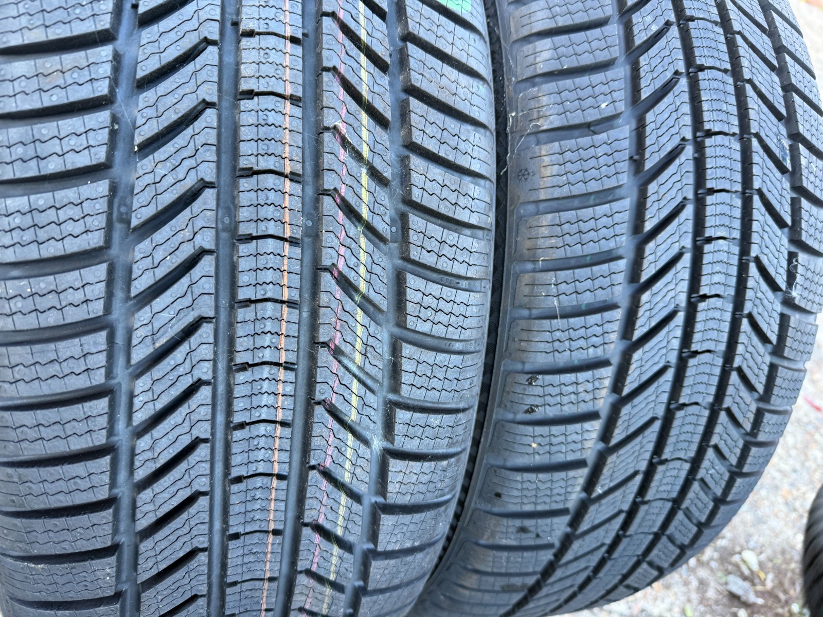 New 235 45 20 Continental, Winter, XL, M+S, 100V, x1 Tyre (F1_tyres) YD288