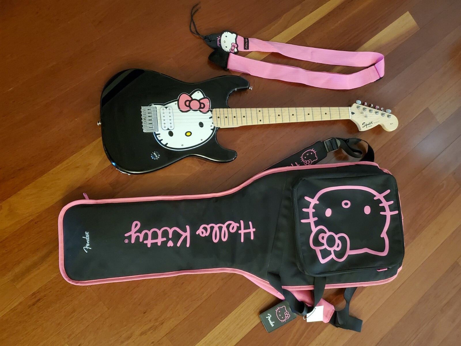 Squier hello Kitty Stratocaster
