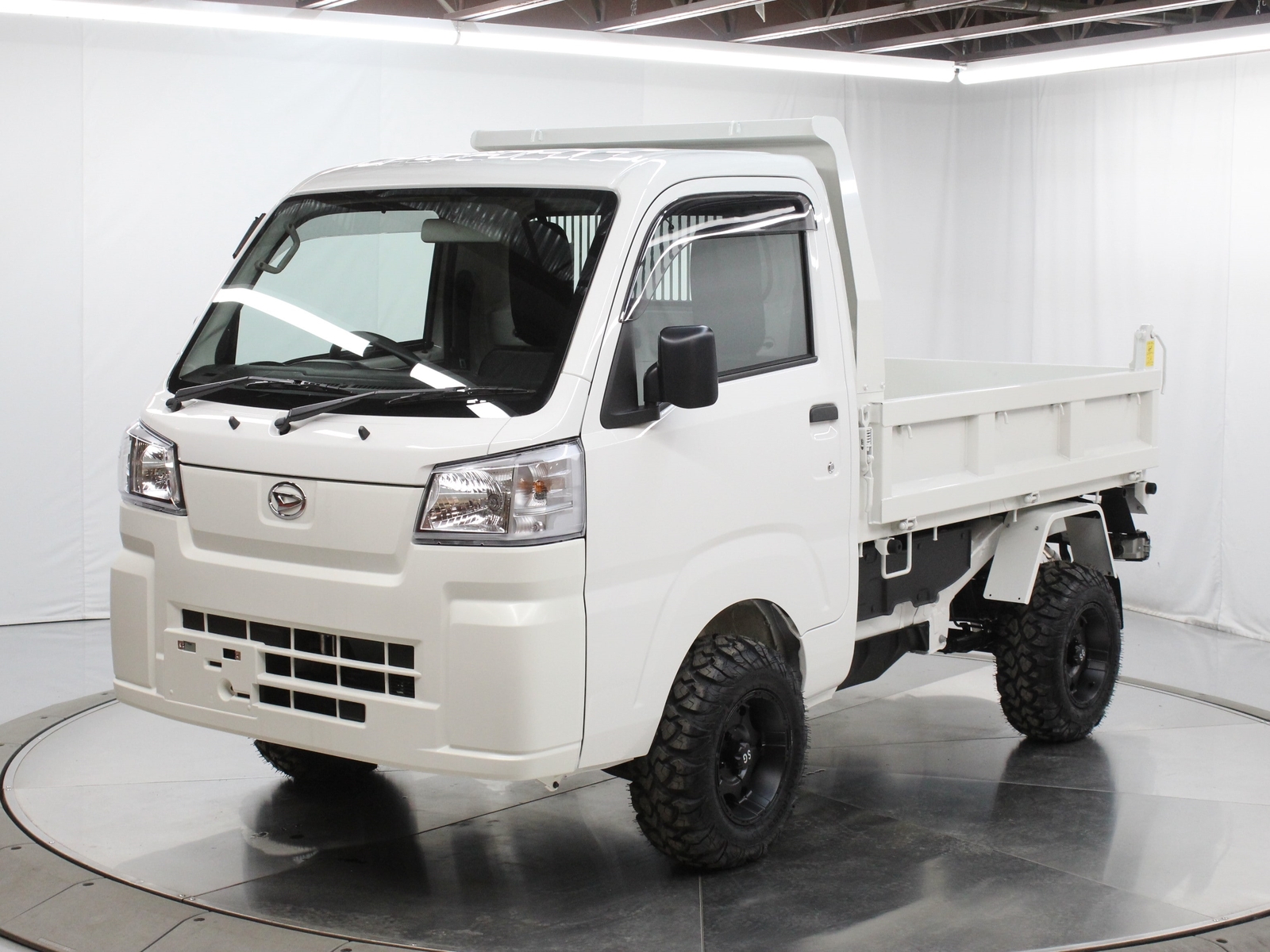 Owner 2022 Daihatsu HiJet Dump Bed