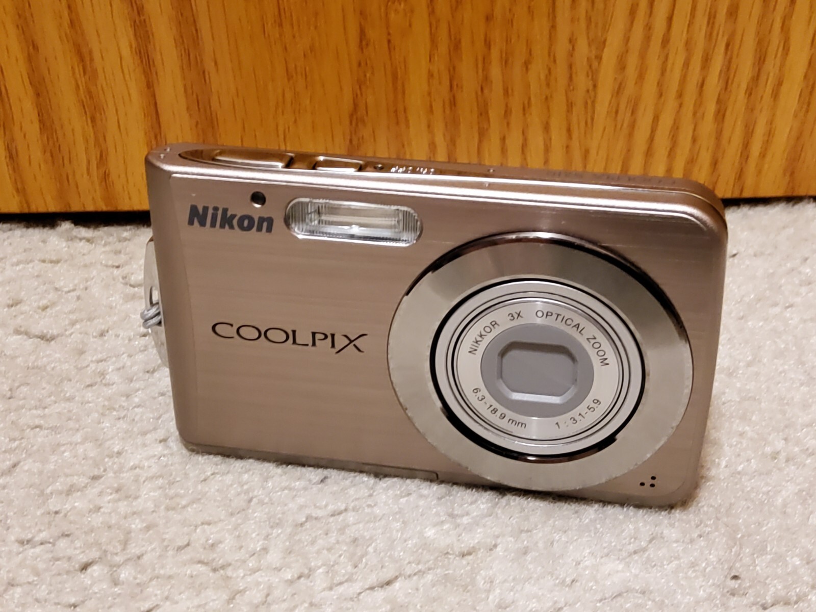 Nikon Coolpix S210 Digital Camera 8MP Rose Gold Bundle Case SD