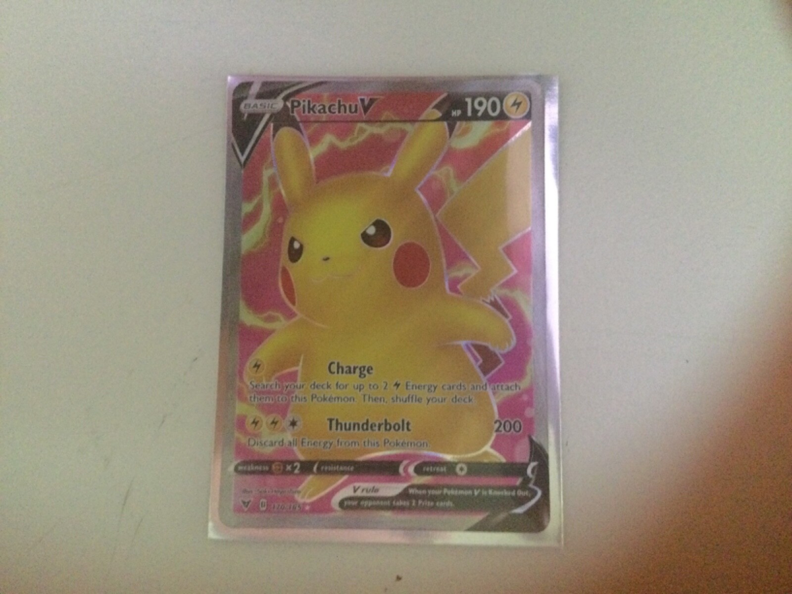 Pikachu V トレーディングカード s-l1200.jpg