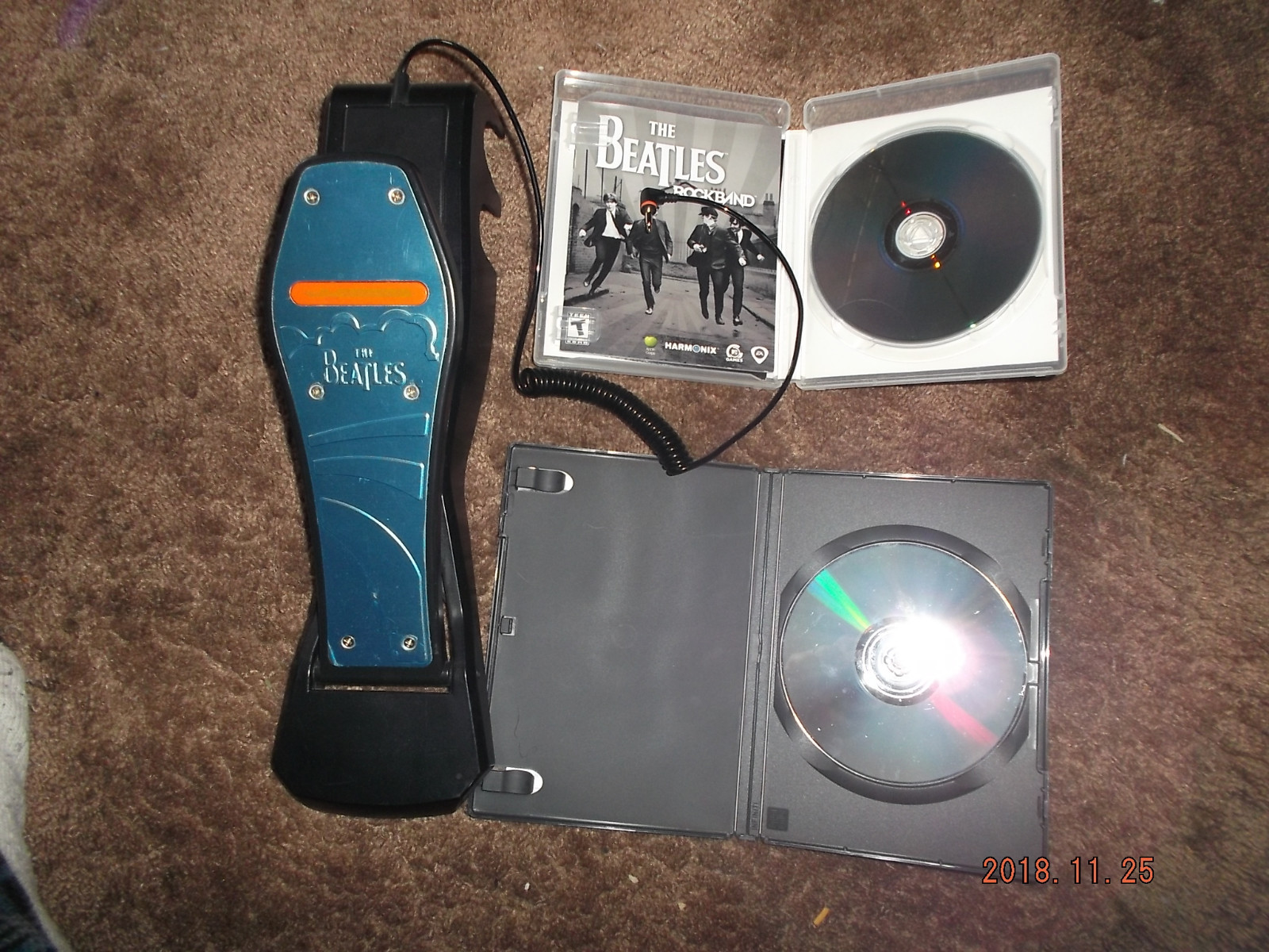 BEATLES ROCK BAND PEDAL WITH 2 SOFTWARE DISCS