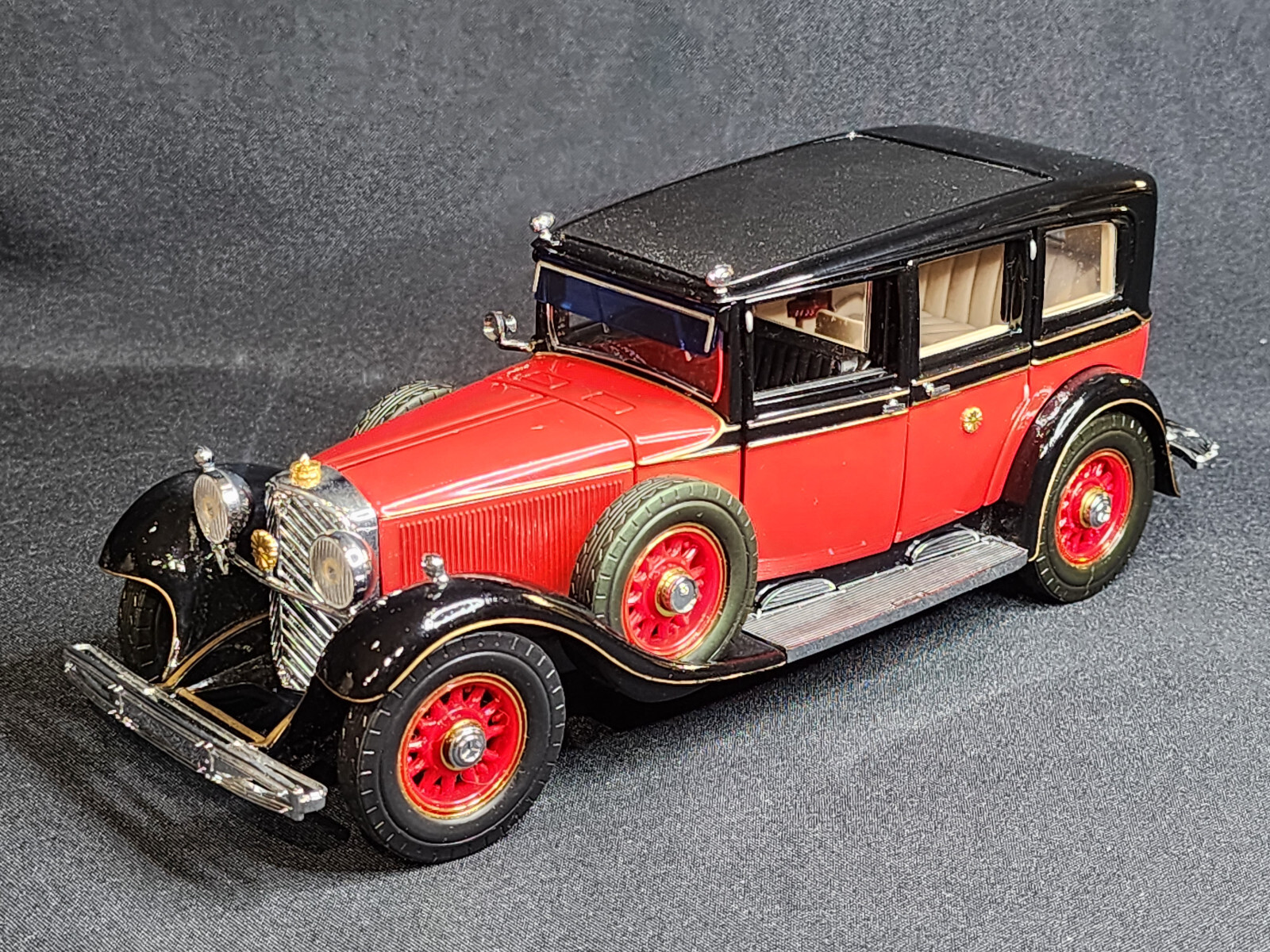 天皇御料車　メルセデスベンツ　typ770 1935 天皇陛下の旧御料車 1935型メルセデス・ベンツ770 菊紋付き