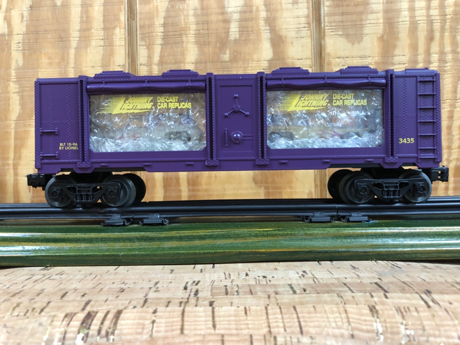Lionel 6-16757 JOHNNY LIGHTNING Display Boxcar with Autos | eBay Lionel 6-16757 JOHNNY LIGHTNING Display Boxcar with Autos | eBay
