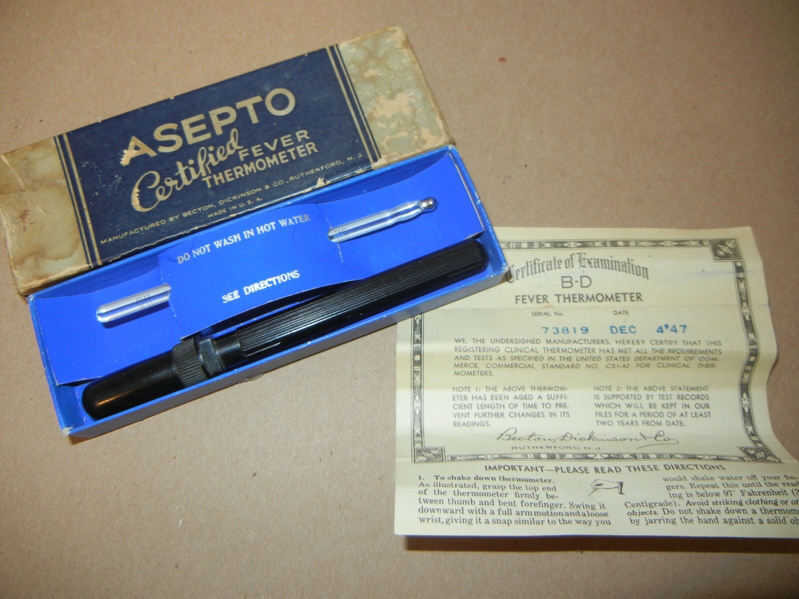 VINTAGE ASEPTO  GLASS FEVER THERMOMETER BAKELITE CASE & INSTRUCTIONS N.J.  USA