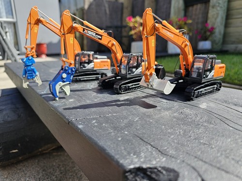 ミニカー HITACHI ZAXIS200 ATTACHMENT s-l400.jpg