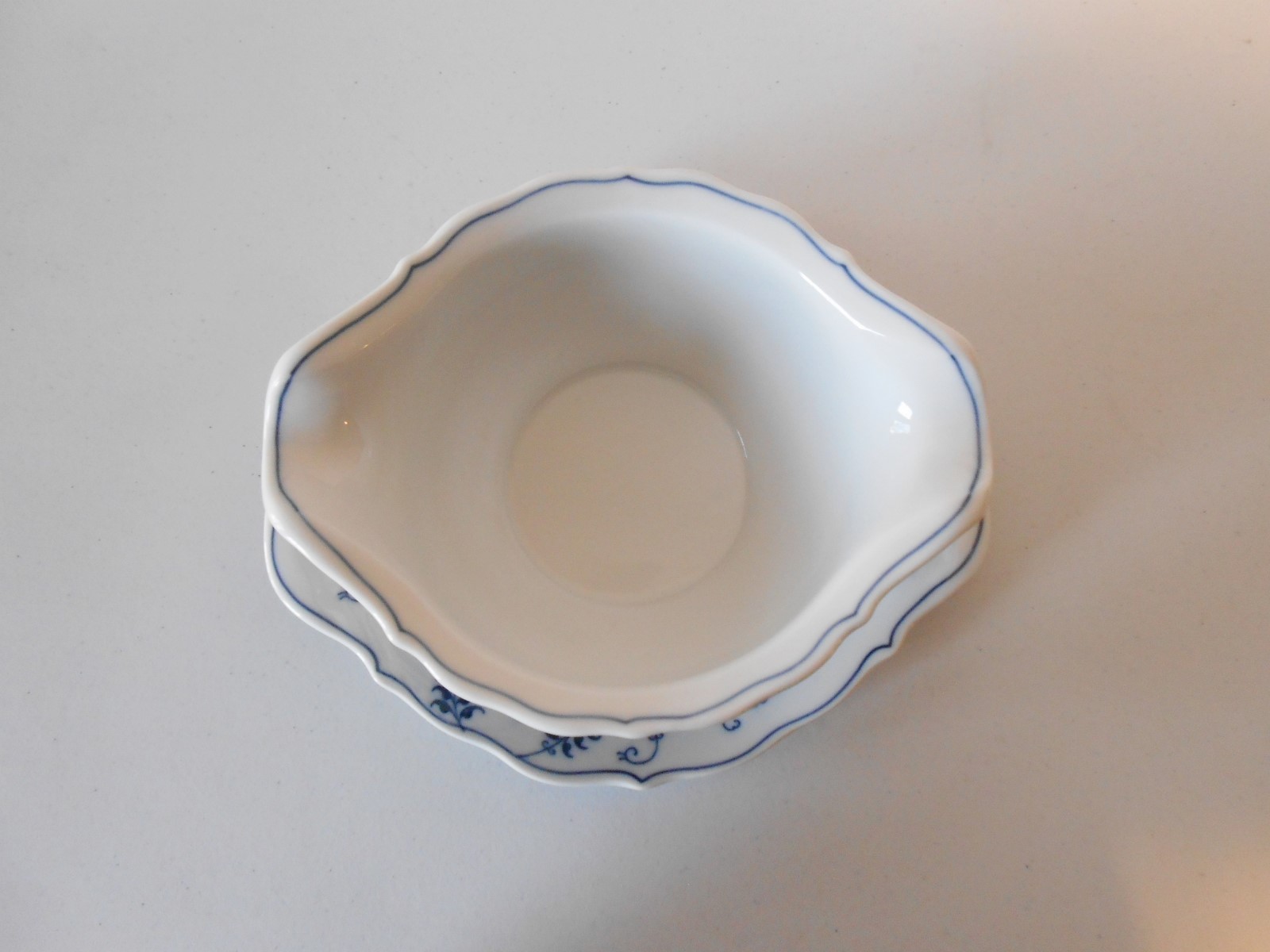 Blue Danube Gravy Boat w/Attached Underplate 8 1/2