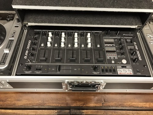 Pioneer DJM3000, (2) CDJ-800 MK2, Serato SL1 and Odyssey Coffin Case
