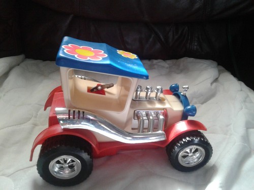 YONEZAWA, BATTERY OPERATED, VIBRATING ANTIQUE CAR. FULLY WORKING W/ORIGINAL BOX.