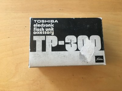 TOSHIBA ELECTRONIC FLASH UNIT ACCESSORY TP-300, W/ ORIGINAL BOX & MANUAL