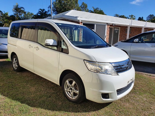 Nissan serena 2008