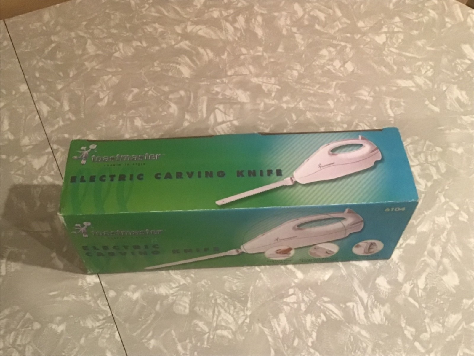 New In Box Toastmaster Electric Carving Knife Removable Serrated Model #6104