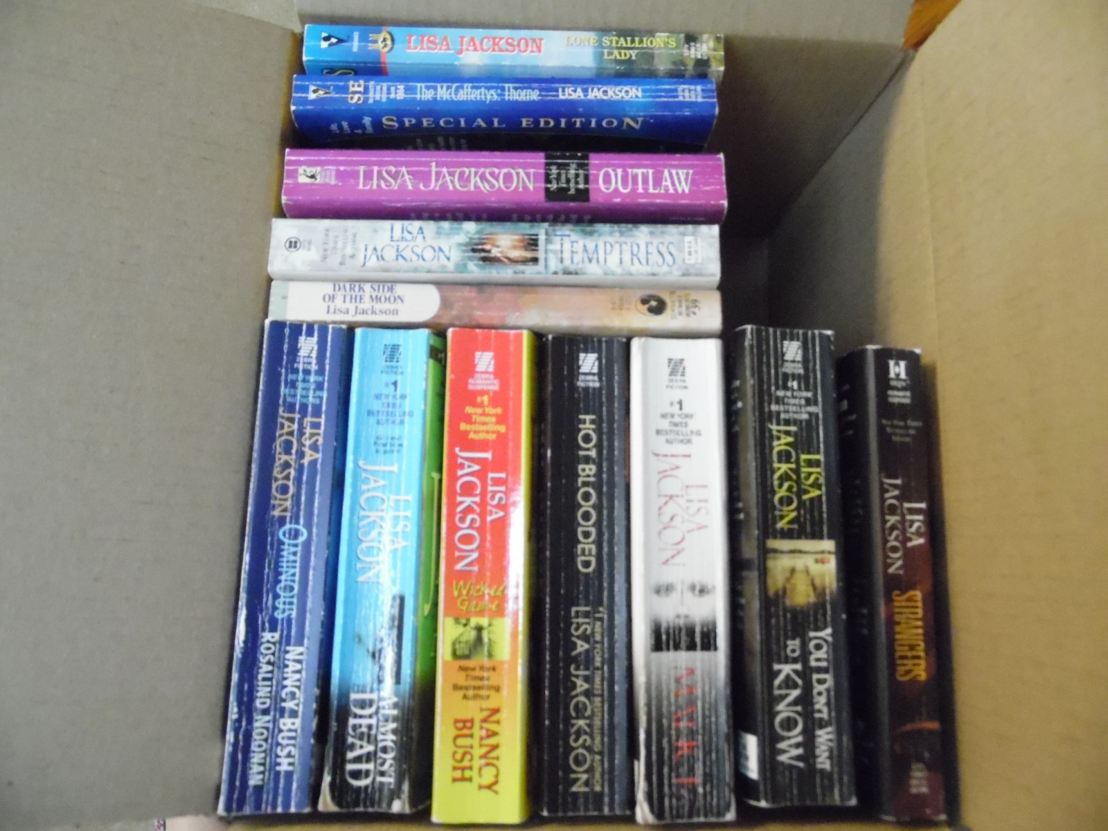 Large Lot of 22 Lisa Jackson Mystery, Thriller, Suspense Romance Paperbacks