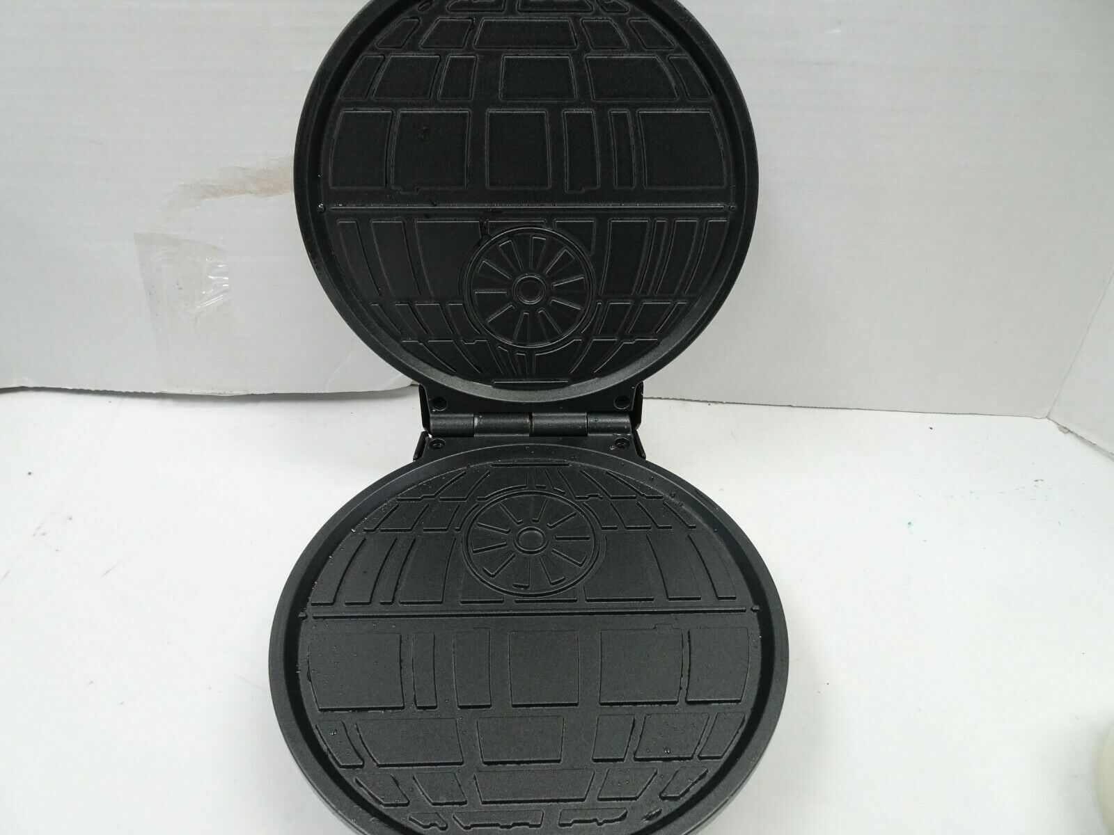 Pangea Brands Star Wars Stormtrooper Waffle Maker-WM-SRW-RD (MO8)