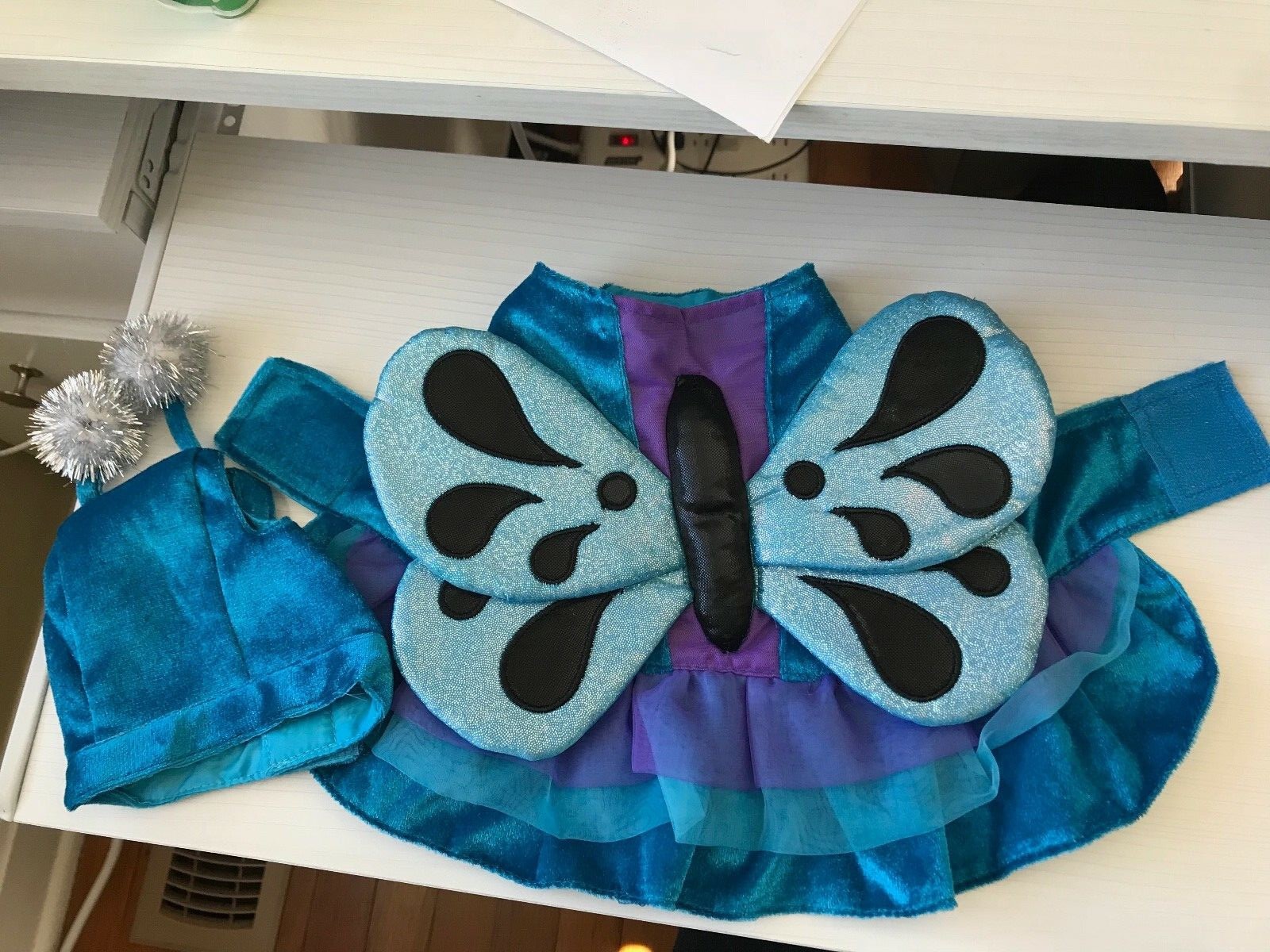 PRE-OWNED GRAMMERCY STUDIO PET BUTTERFLY COSTUME 