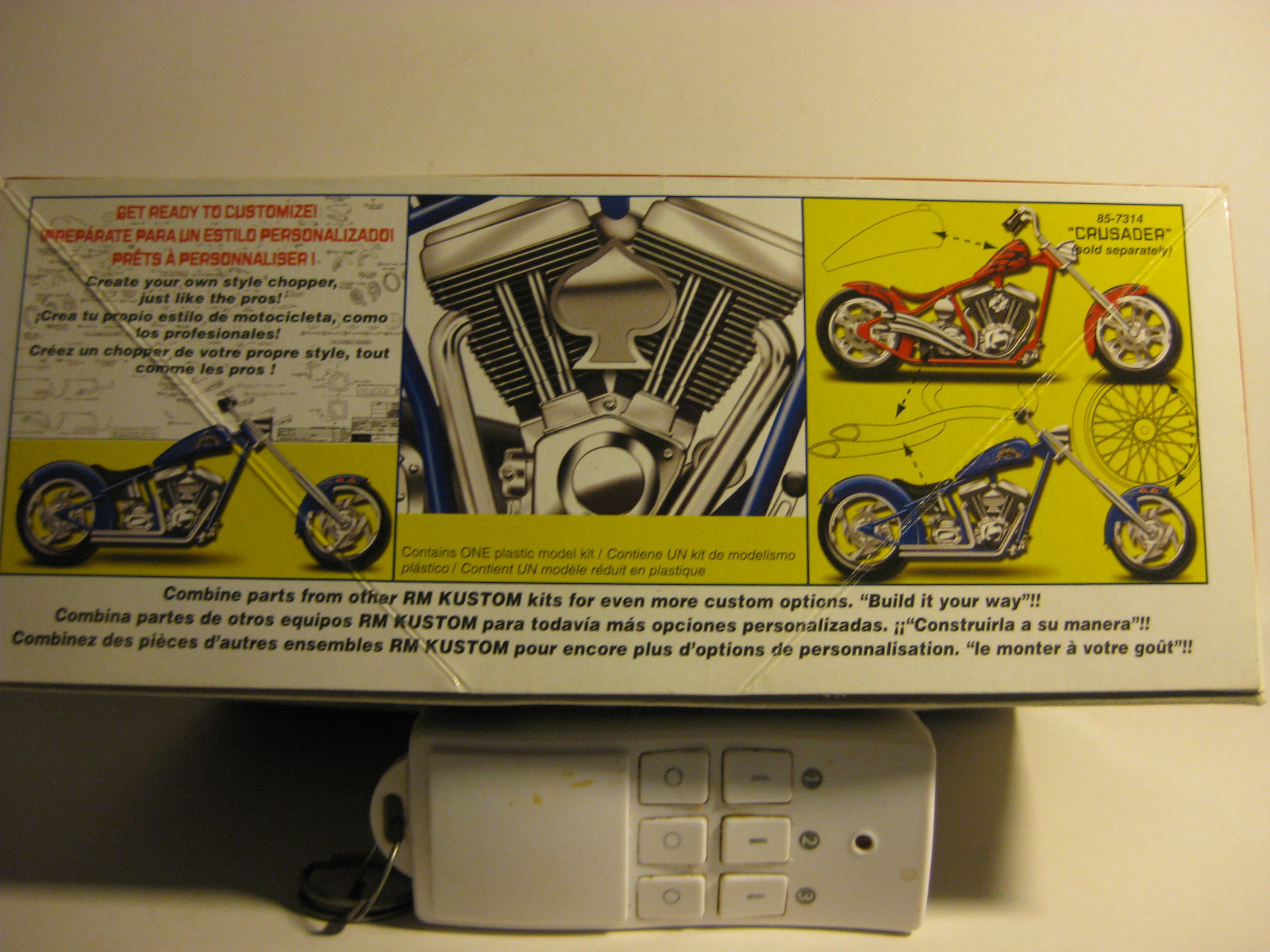 Revell RM Aces Wild Kustom Chopper skill level 2 kit opened 1/12