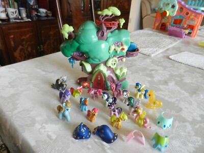 My Little Pony  Golden Oak Library Tree with 16 Little Horse Figures