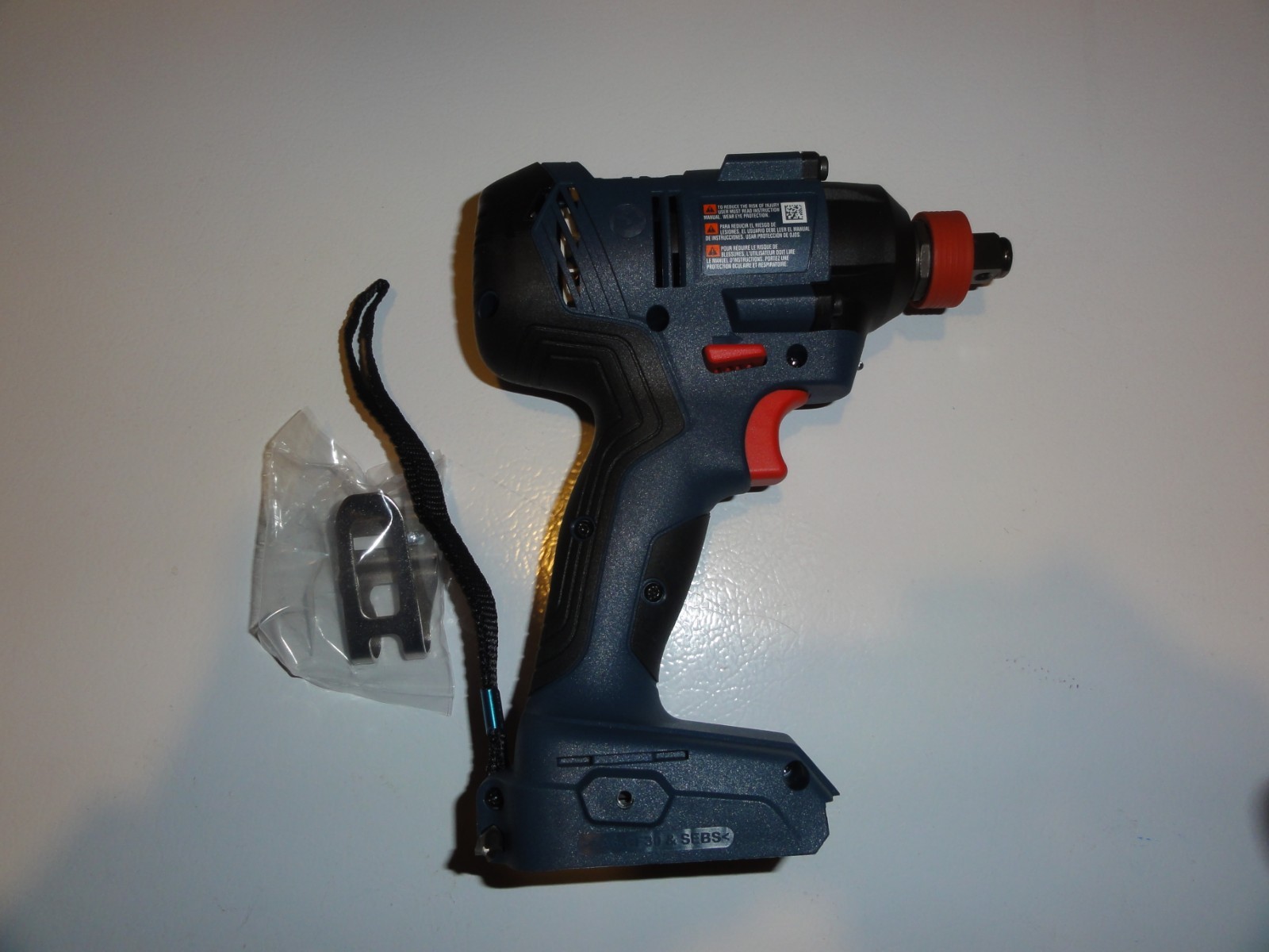 Bosch 18V 1/4 In & 1/2 In Two-In-One Socket-Ready Impact Driver GDX18V-1600N new