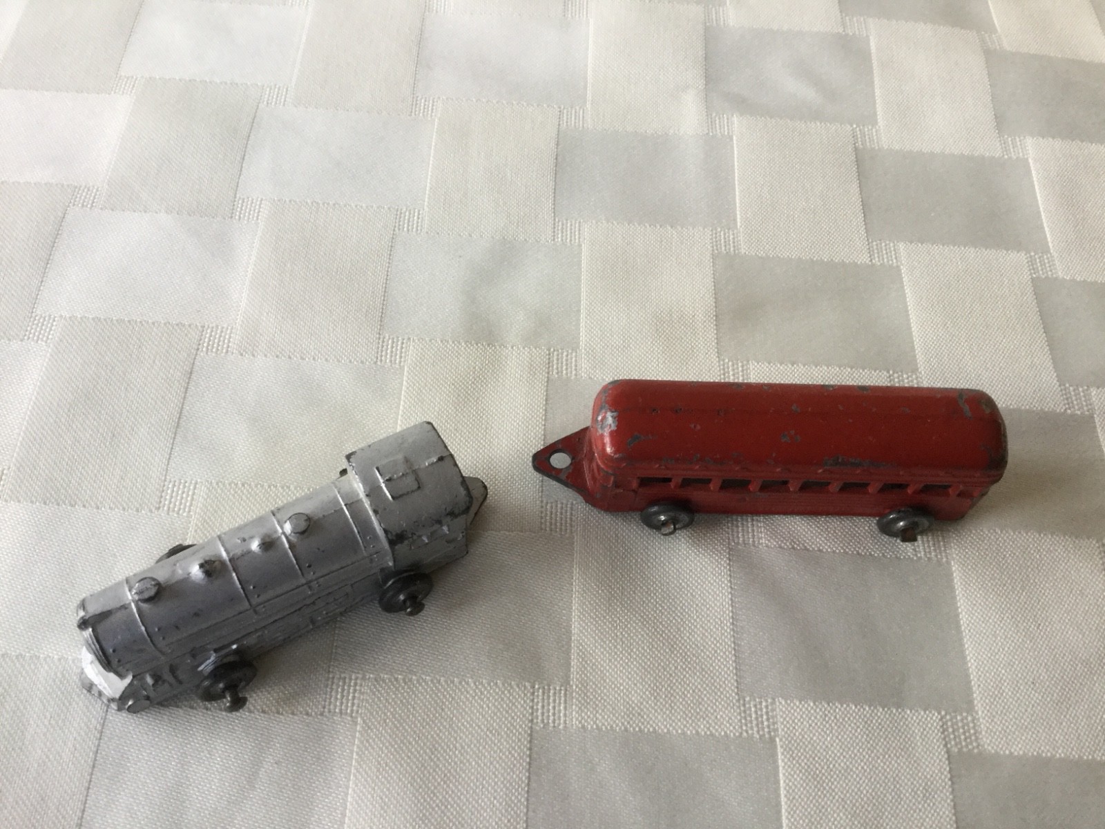 Barclay Diecast #335 Mini Train Set with Locomotive & Passenger Car, D3